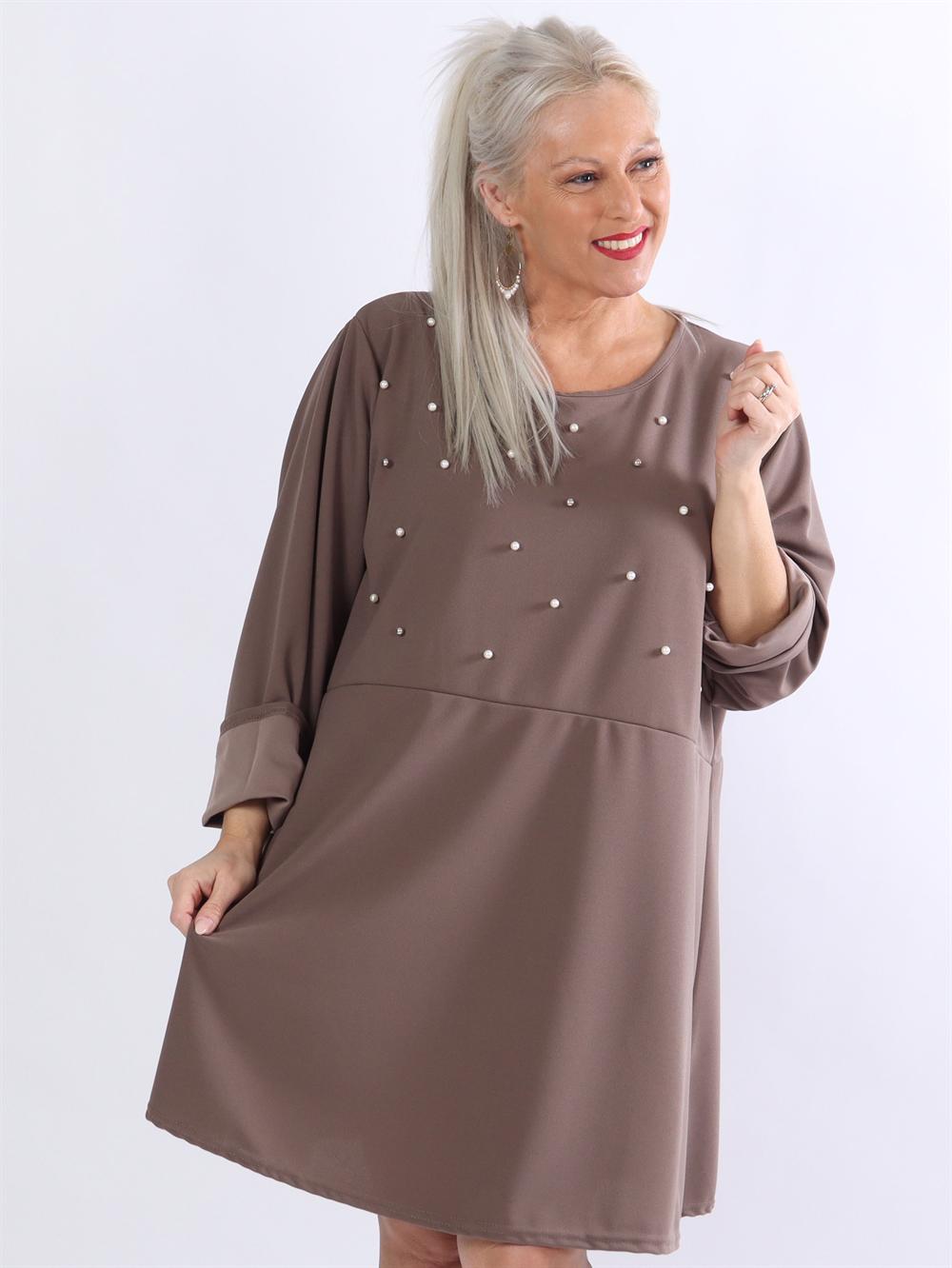 Diana - Klänning med pärlor och knä